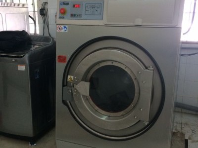 Máy giặt công nghiệp công suất lớn và nhỏ có ưu, nhược điểm gì?