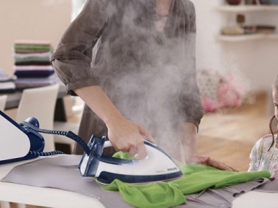 Các bước tự vệ sinh bàn là hơi nước tại nhà