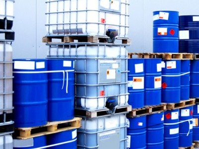 Khi tiếp xúc với hóa chất giặt là cần đảm bảo an toàn